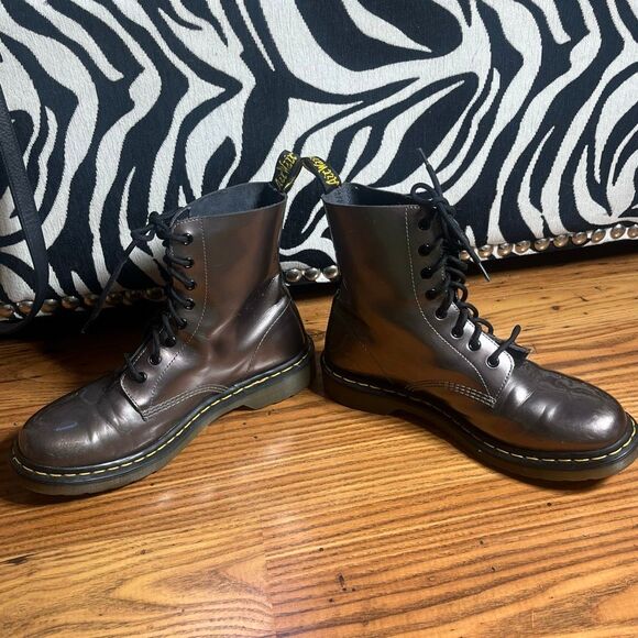 Dr. Martens Pascal Woman’s Metallic Gun mettle Combat Boots  Sz 11 Preowned - Picture 2 of 12